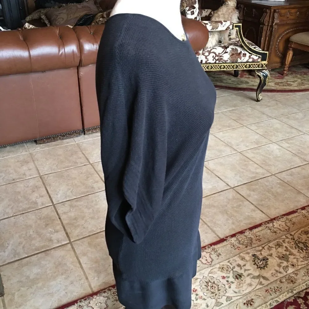 PERFECT 70% Silk Fitting Light Knit Hourglass Top!